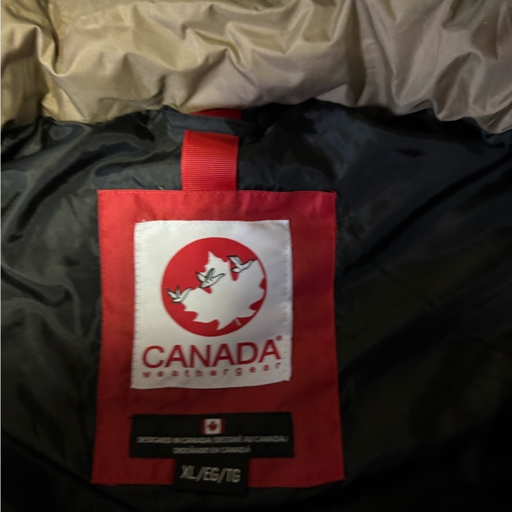 Canada Weather Gear Men's Two-Tone Puffer Vest - Picture 7 of 7
